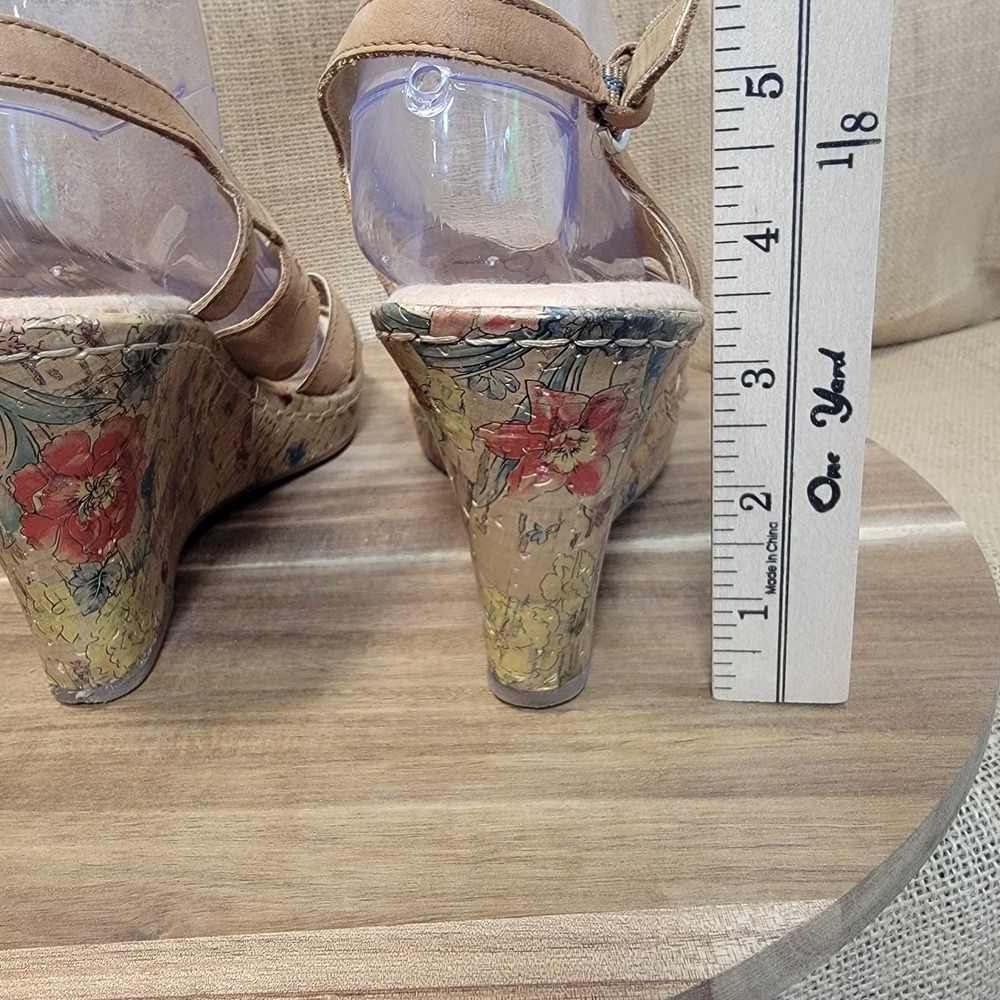 BOC Born Sandals Floral Wedge Heels Tan Leather Slingback Women's Size 10 Boho - Picture 6 of 11